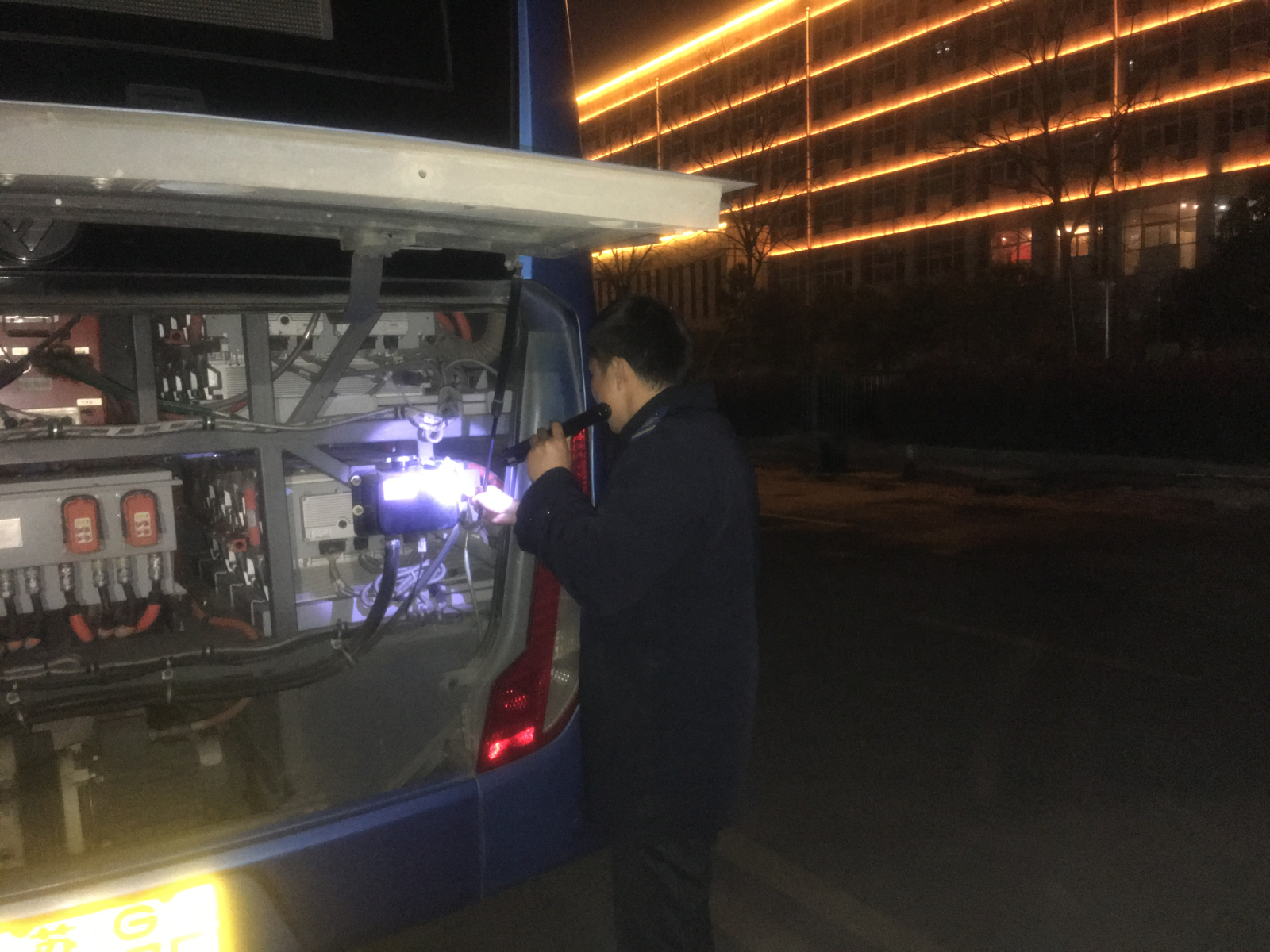 公交集團公交事業一部加大夜查力度 確保平安運營